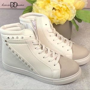 NEW: Zip Up High Top Sneakers Size 8
